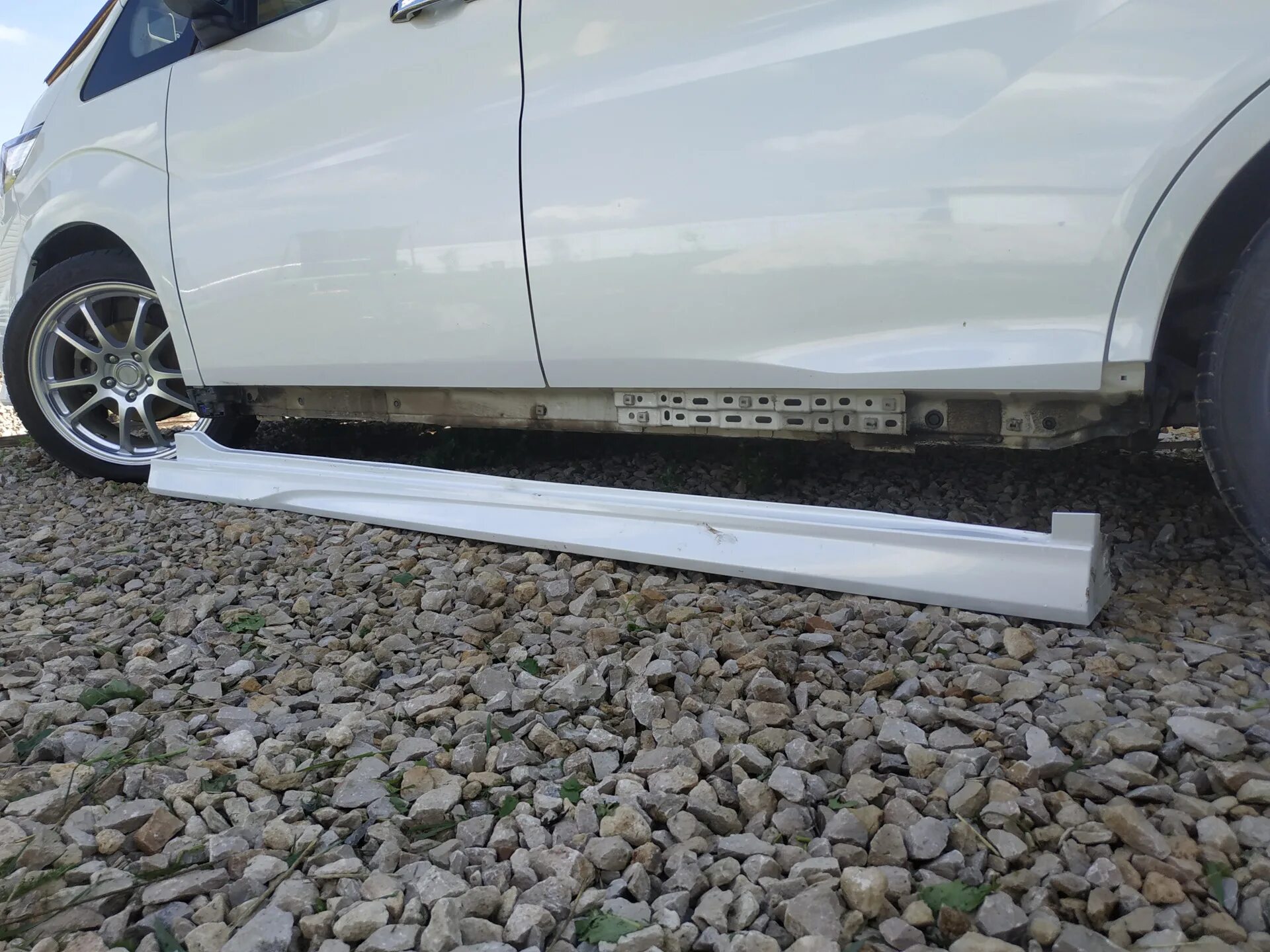 Правый порог honda stepwgn 1. Honda stepwagon 2 порог левый. Пластиковые накладки на пороги хонда фит. Пороги хонда цивик 4д. Накладка на порог stepwgn.