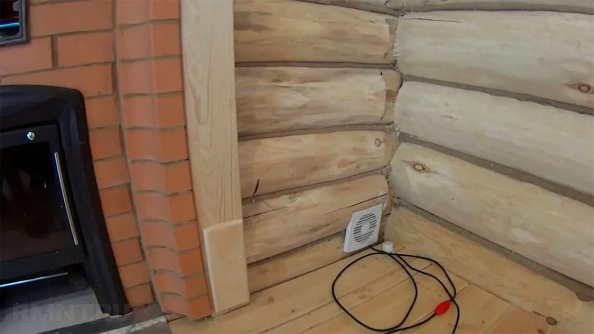 Вентиляция пола в бане. Вентиляция в бане. Вентиляционный клапан для парилки. Вентиляция в предбаннике бани. Окно для вентиляции в бане.