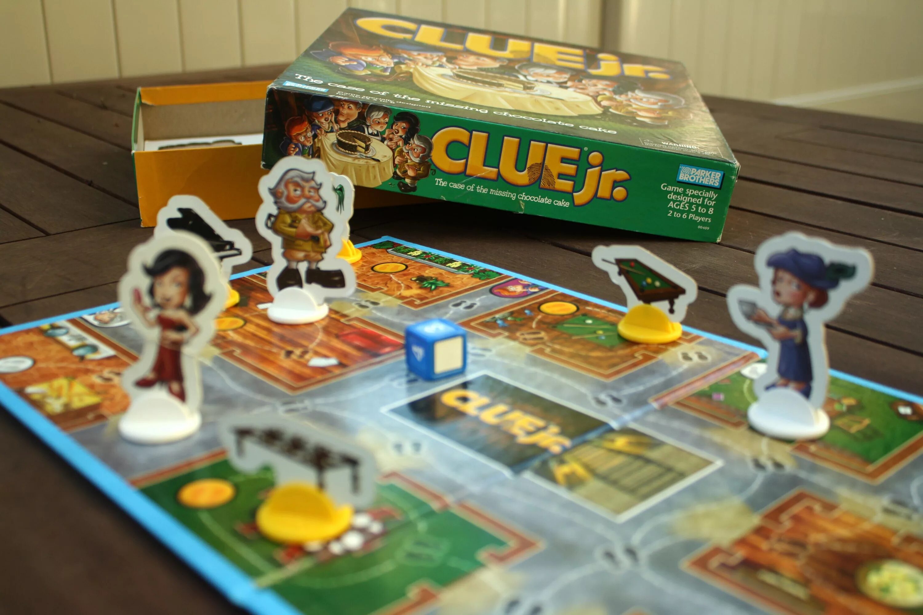 Board missing. Cluedo junior. board game design. маленький детектив настольная игра. board game pieces.