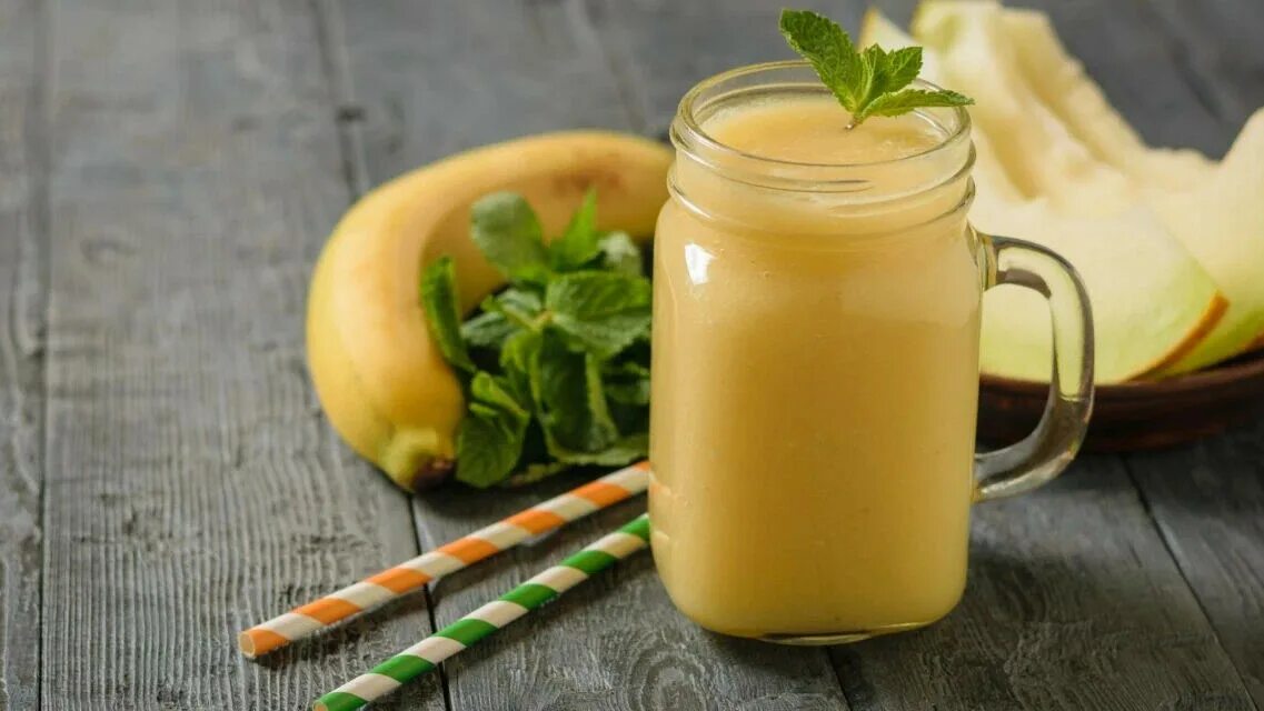 Смузи из дыни и банана. Дынный смузи. смузи из дыни. смузи с медовой дыней.