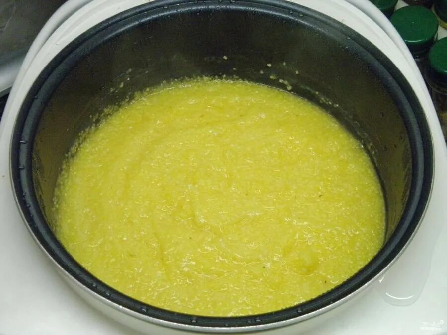 Как сварить кукурузную кашу в кастрюле. Кукурузная крупа промытая. Молочная каша из поленты кукурузной. Кукурузная каша в кастрюле. Кукурузная каша в кастрюле.