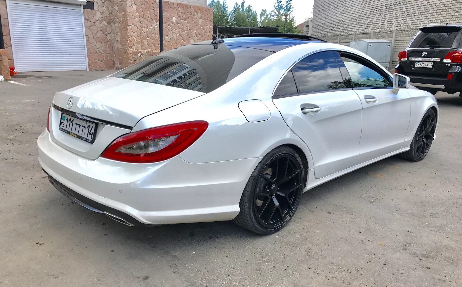 Mercedes 218. Mercedes CLS c218. Мерседес CLS 218 кузов. CLS c218 Wheels. Мерседес 218 CLS r20.