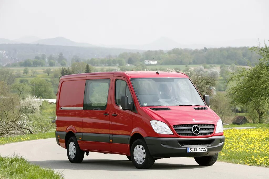 Найди спринтер. Мерседес Спринтер w906. Mercedes-Benz Sprinter w901. Mercedes-Benz Sprinter 906. Mercedes-Benz Sprinter w906 фургон.