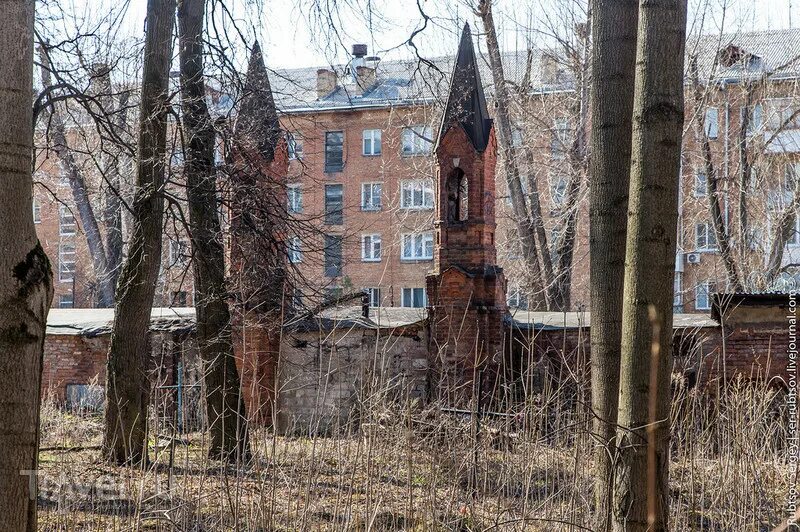 На реставрацию мраморных ангелов со Всехсвятского кладбища неизвестный перечисли