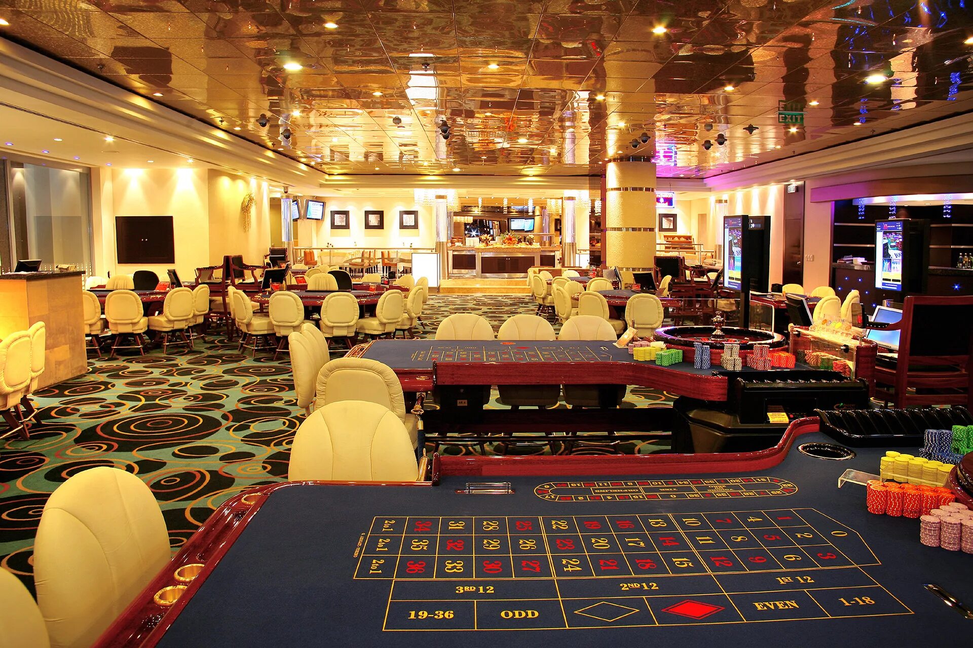 Crystal casino. Казино Кристалл Артак. Golden Palace казино Kristal.