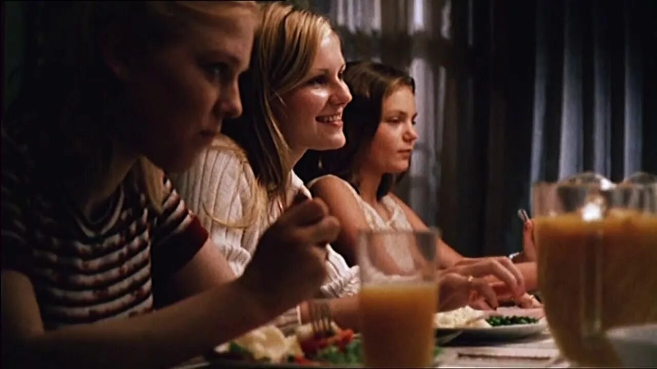 The Virgin Suicides 1999. Город девственницы