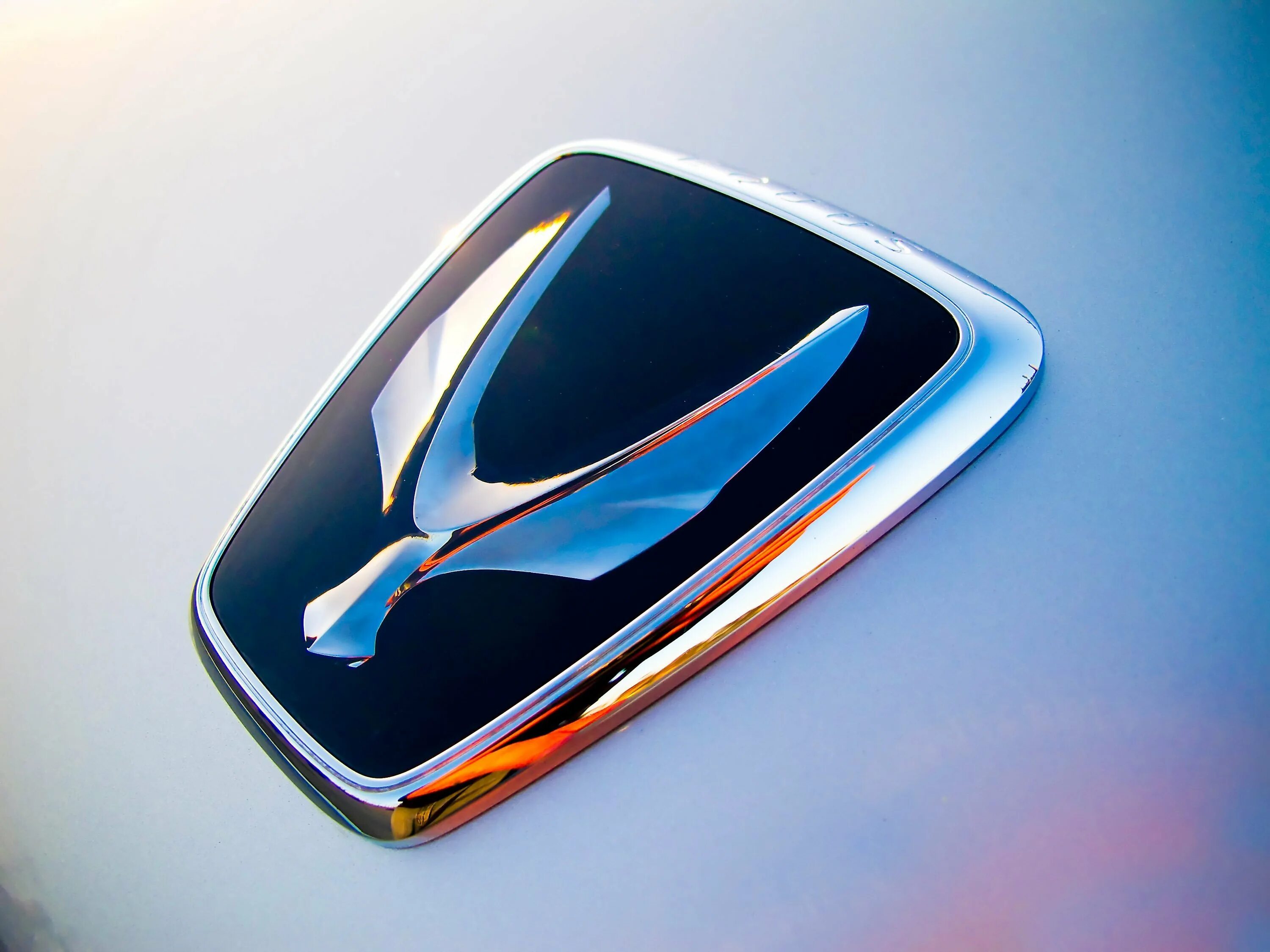Бесплатные марки машин. Hyundai Equus Emblem. Hyundai Equus Emblem машина. Hyundai Equus logo. Хендай Экус шильдик.