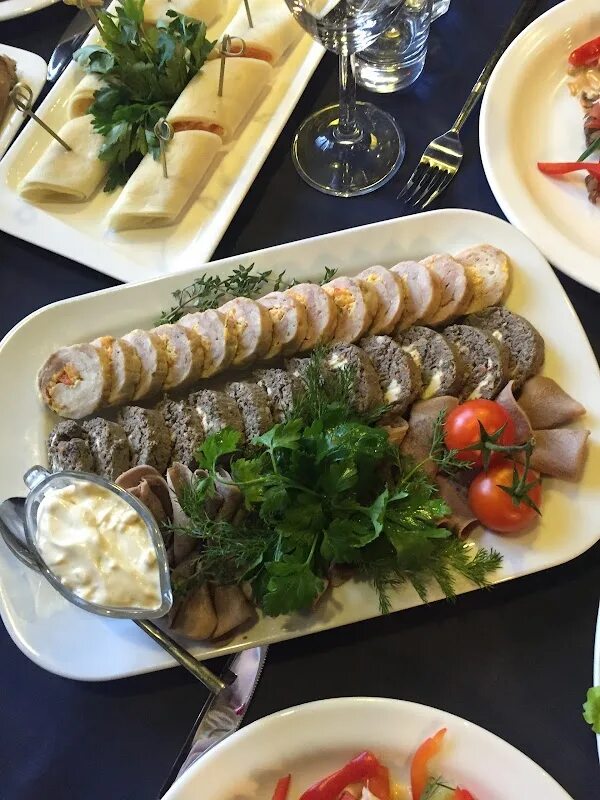 Dolce томск. Дольче кофейня. Розы люксембург 79 томск. Кафе dolce томск. Салон красоты томск.