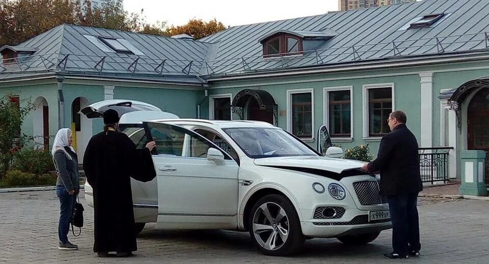 кирилл гундяев машина. богатые священники. православный священник. богатые священники. патриарх кирилл на мерседесе.