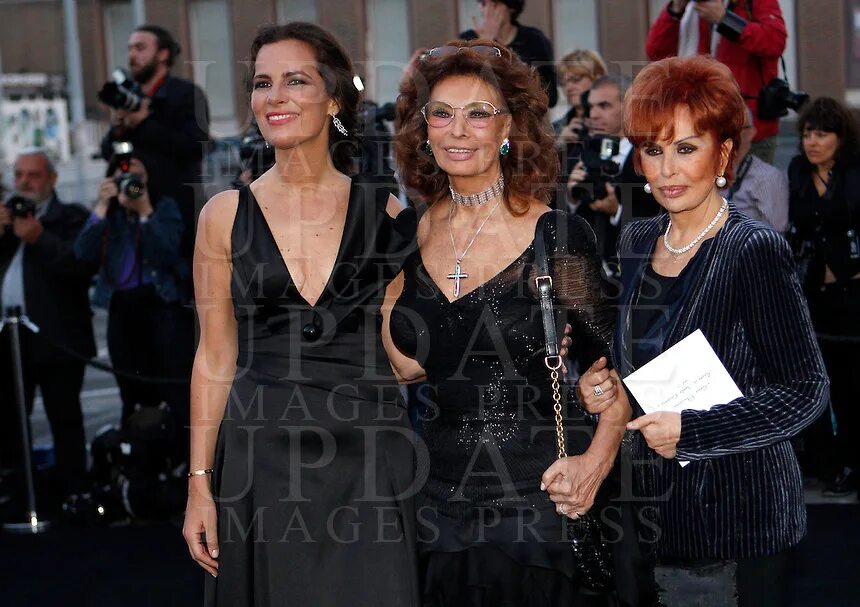 псевдонимом актрисы софии виллани кроссворд. ромильда шиколоне. софи лорен фото. лорен актриса. ромильда виллани.