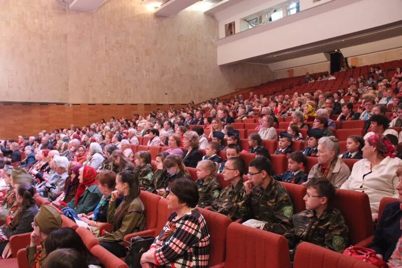 Дк тракторостроителей чебоксары купить билеты. ДК Тракторостроителей Чебоксары. ДК Тракторостроителей Чебоксары концертный зал. ДК Тракторостроителей Чебоксары зала. Зал ДК Тракторостроителей Чебоксары схема.