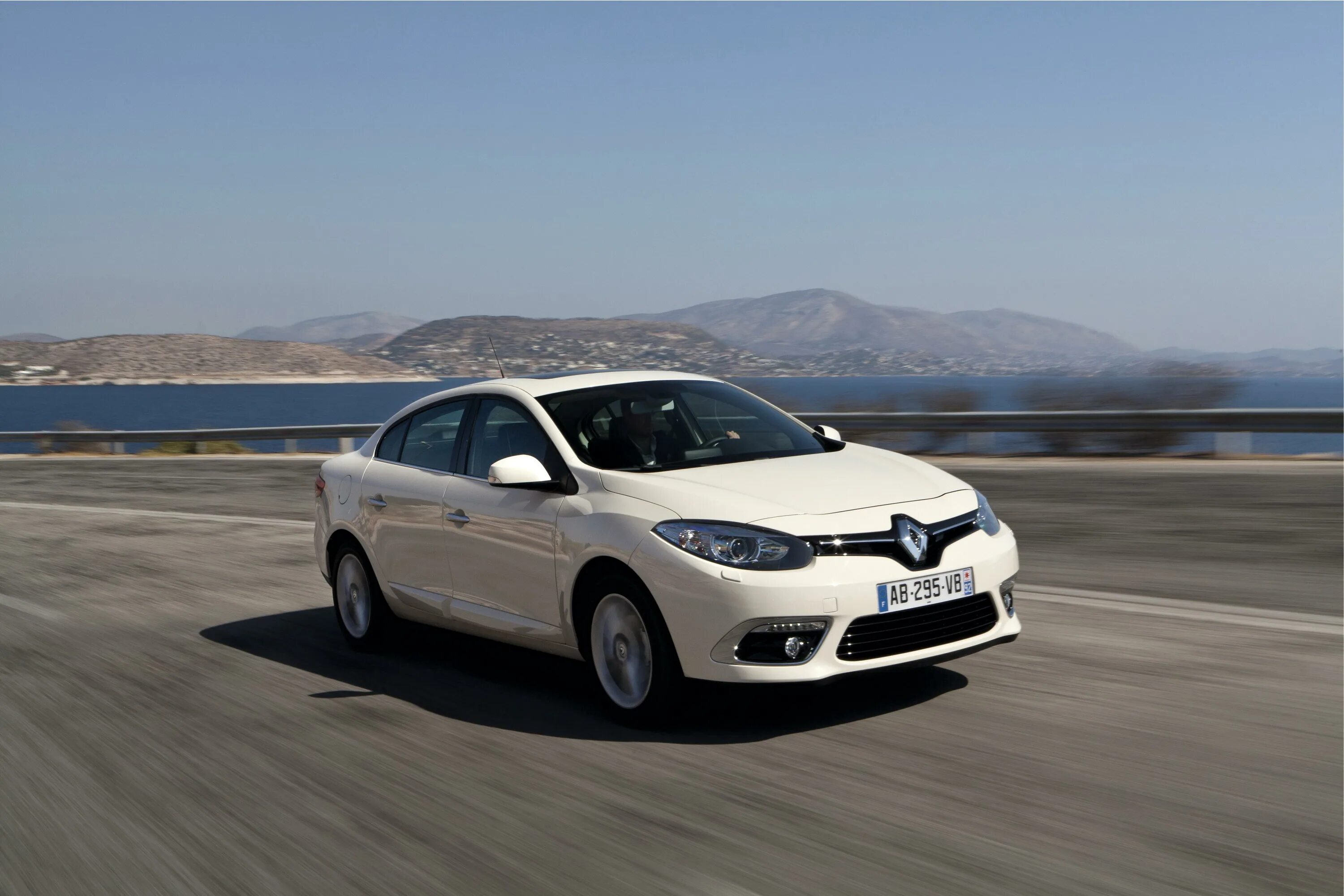 Fluence drive2. Renault fluence 1. renault fluence 2009. рено флюенс 2012. renault fluence 2025.