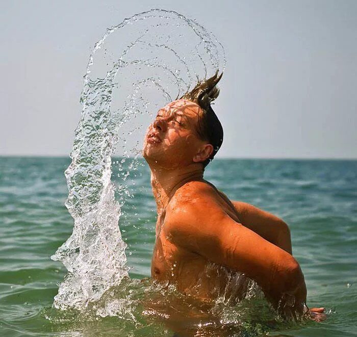 Глупый нелепый. Мужская фотосессия на море смешная. Смешные мужчины. Смешной мужик. Смешные фотосессии мужчин.