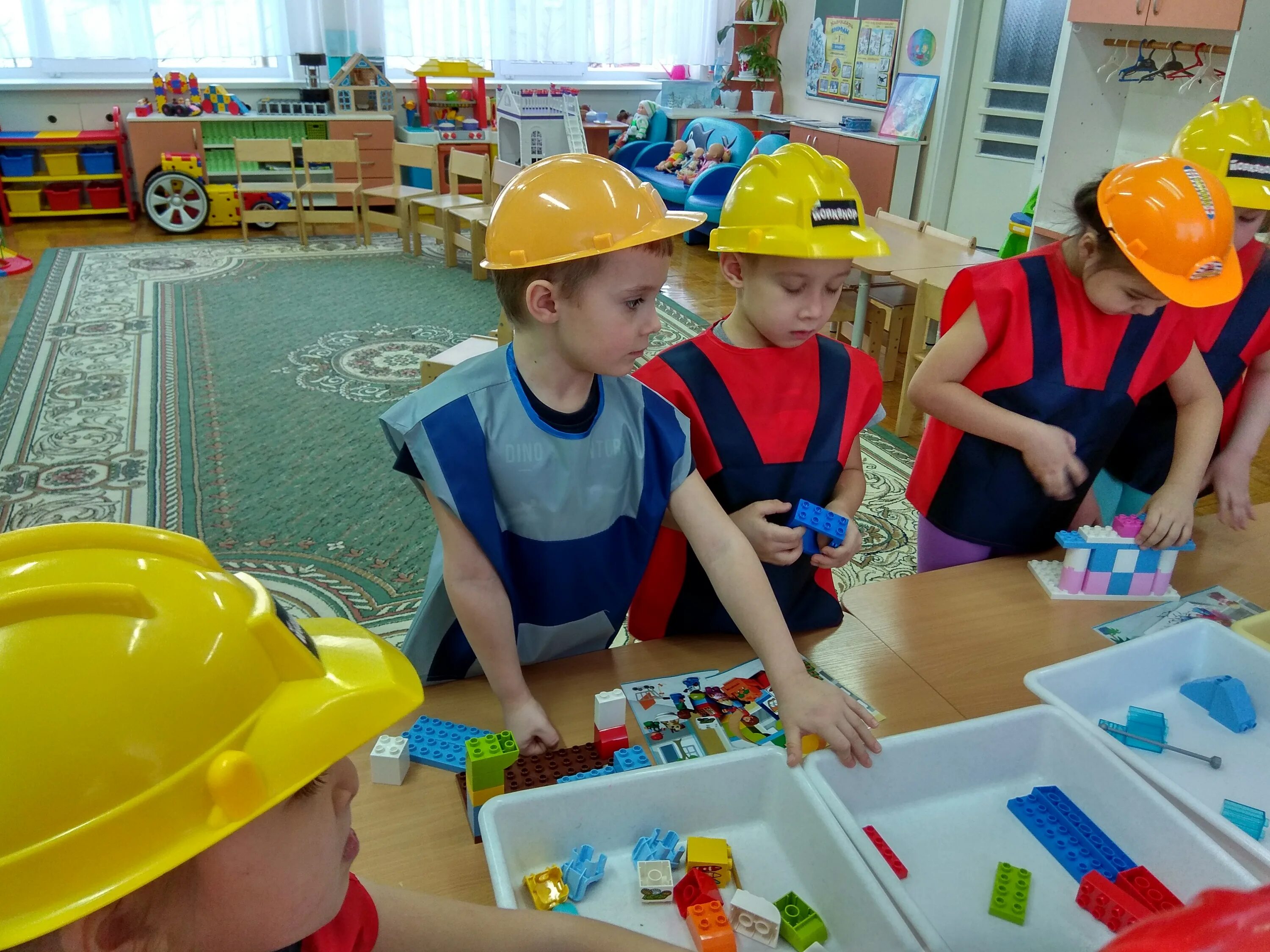 труд взрослых старшая группа