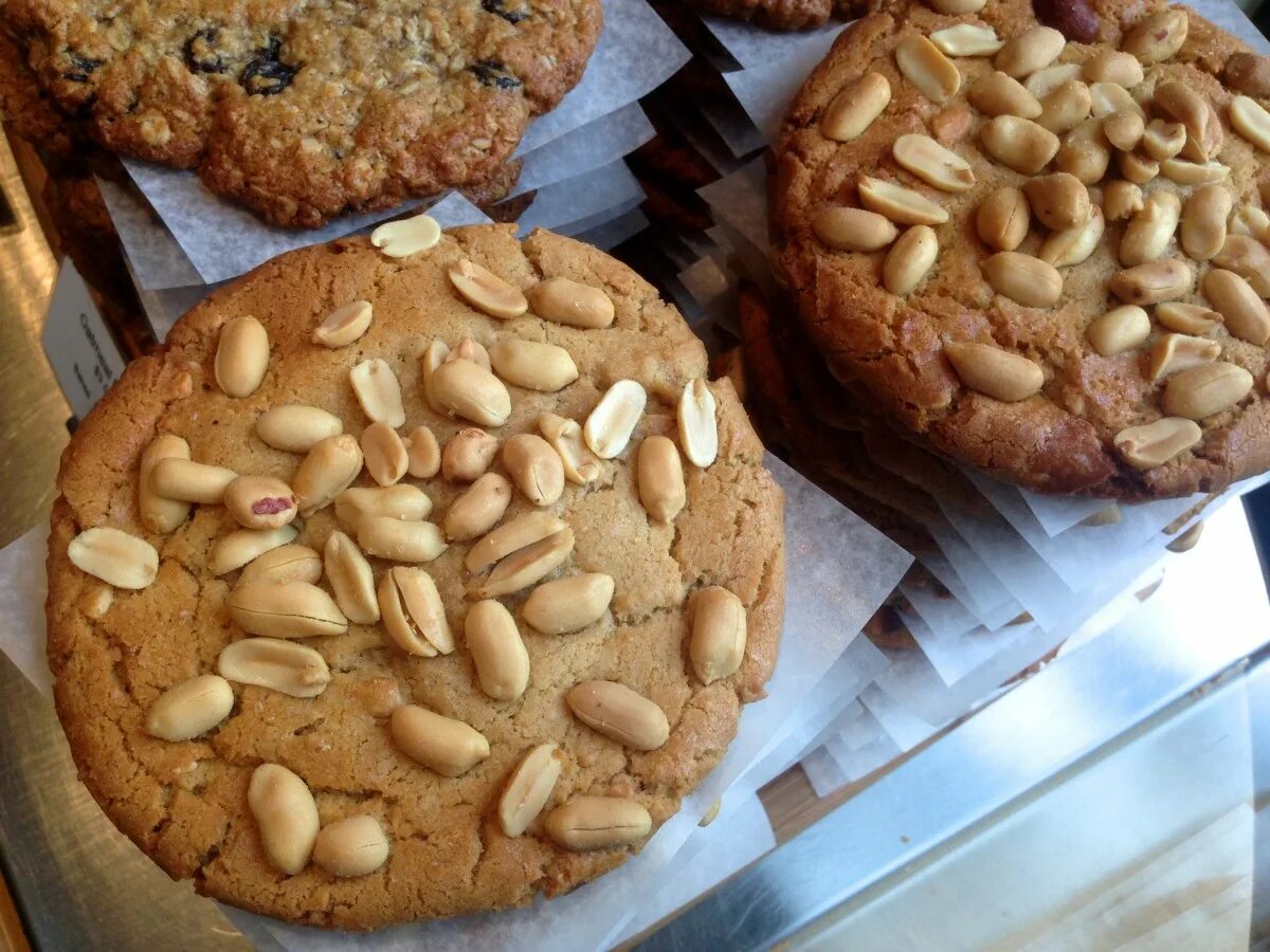 Chocolate Chip Peanut Butter Cookies - Eat at Home Cookie recipes chocolate chip