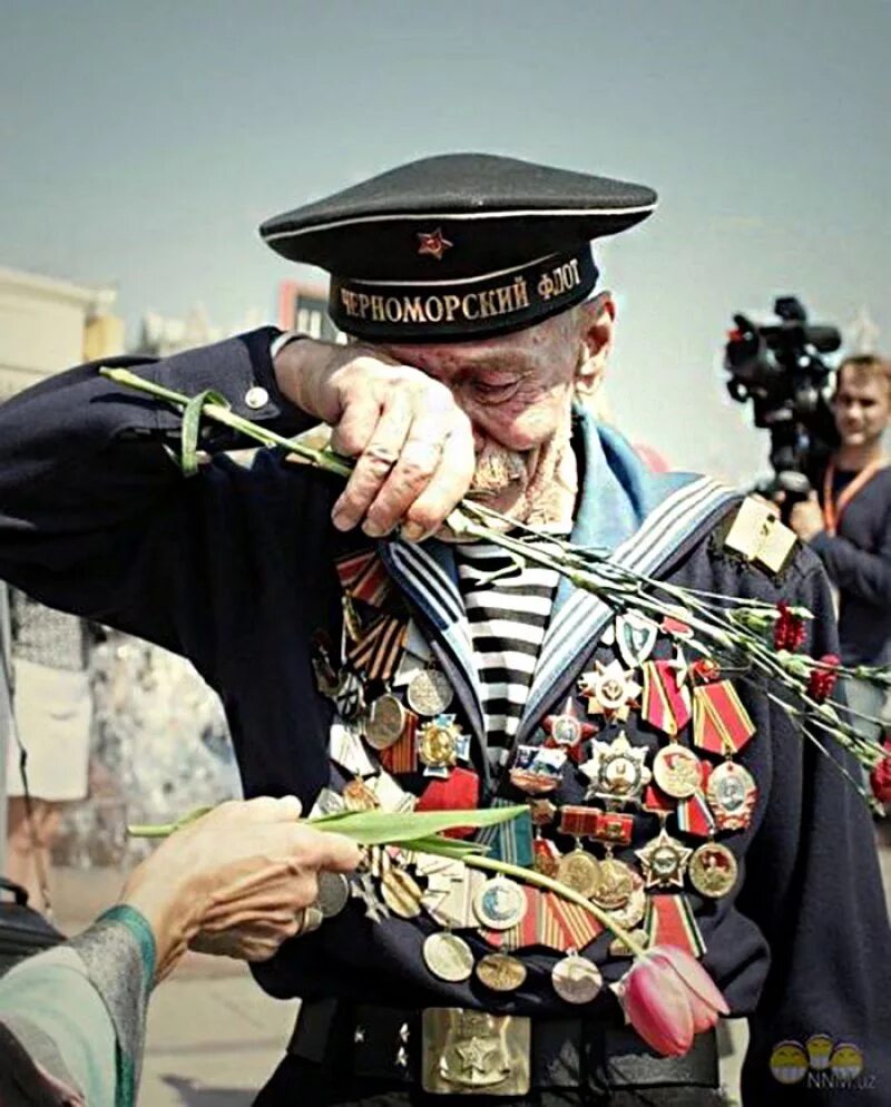Ветераны великой отечественной на красной площади. Празднование дня победы. Ура ветеранам. Ура ветеранам. С днем победы.
