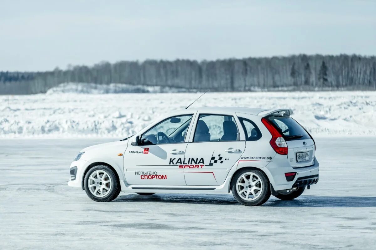 Калина спорт отличия. Калина спорт гоночная. Lada Kalina Sport 2 клиренс. Kalina Sport 95. Лада Калина 2 спорт дорожный просвет.