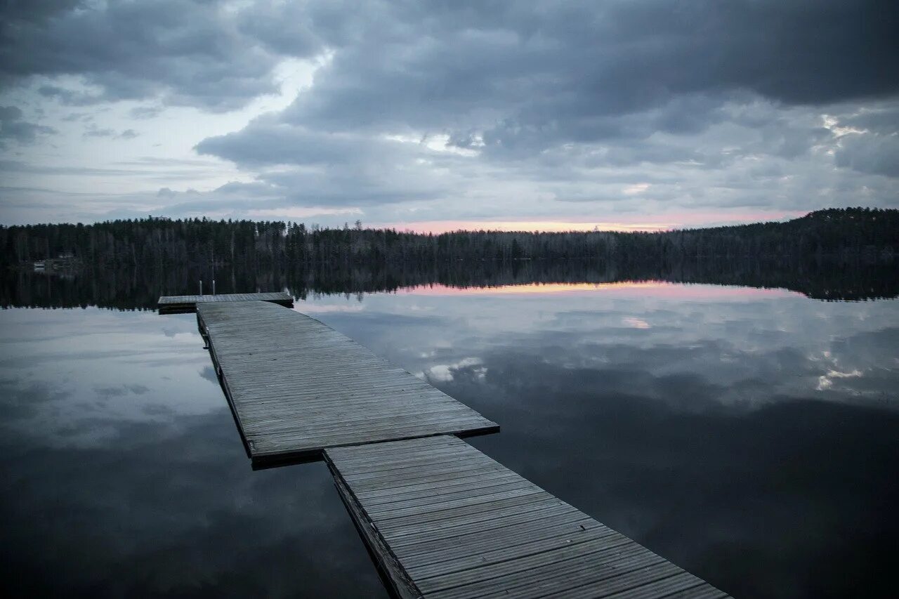 Финское озеро 5. Озеро Штерн Финляндия. Озеро Сайма Финляндия. Аштылфнф щяукф аштдфтвшнф. Лодка на озере Сайма Финляндия.