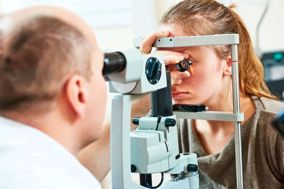 Глазки проверять. Офтальмоскопия глазного дна. Офтальмоскопия сетчатки. Офтальмоскопия (биомикроскопия глазного дна). Офтальмоскопия Гольдмана.