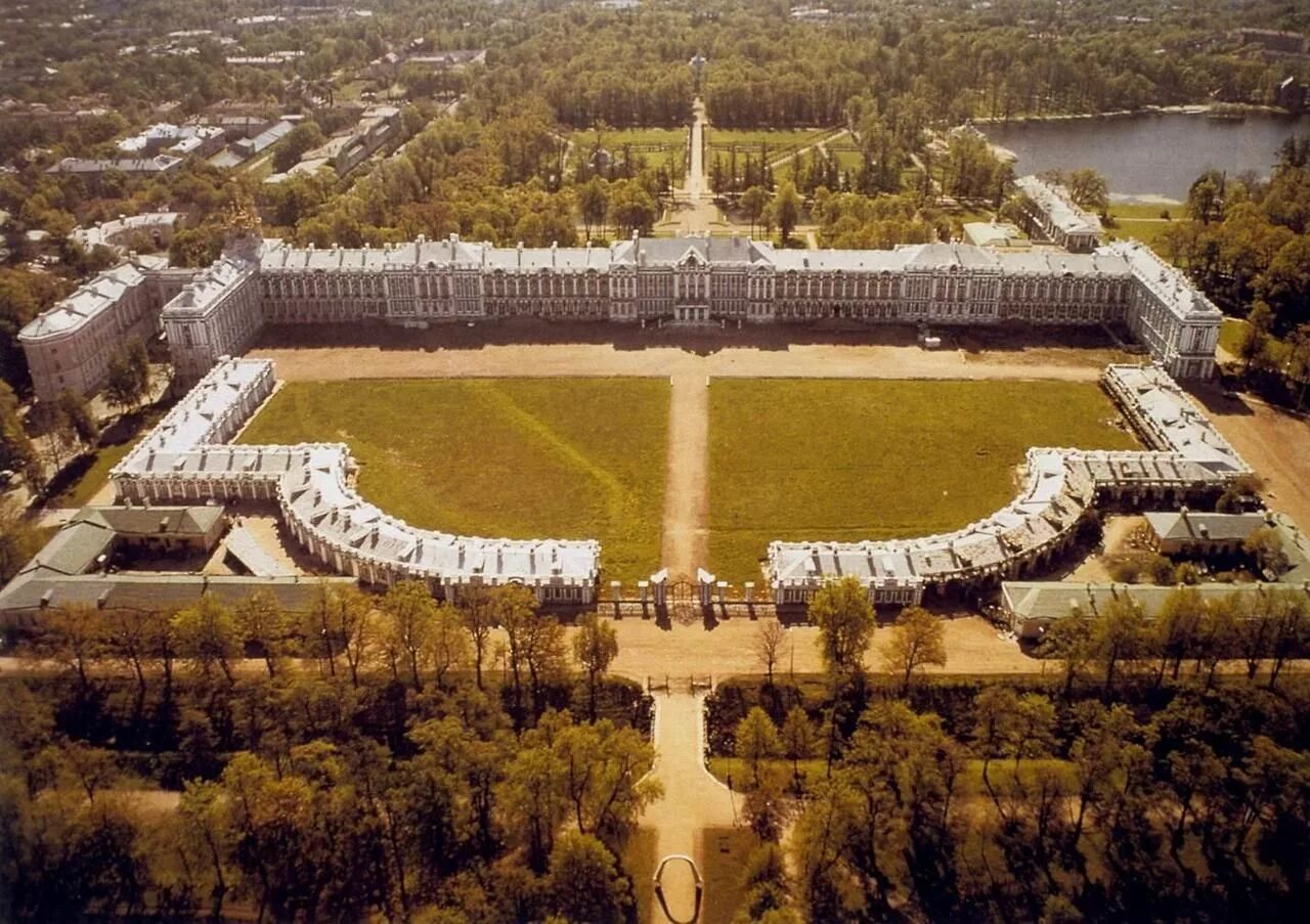 Царск. Екатерининский дворец в Царском селе сверху. Екатерининский дворец в Царском селе вид сверху. Дворец Романовых в Санкт-Петербурге. Александровский дворец в Царском селе.