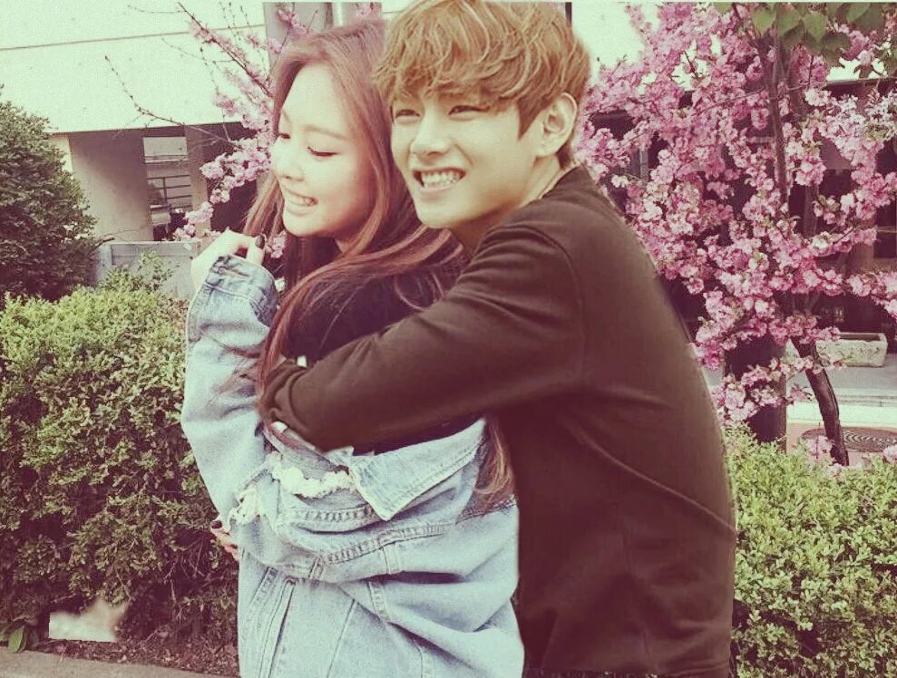 Айрин ким ким тэхен. Пак чимин и ким тэхен и чонгук. Ким тэхен с девушкой. Ким дженни и ким тэхен. Ким тэхен и дженни.