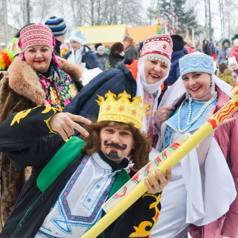 проводы зимы в липецке. костюм масленицы. масленица проводы русской зимы. чучело масленицы. наряд зимы на масленицу.