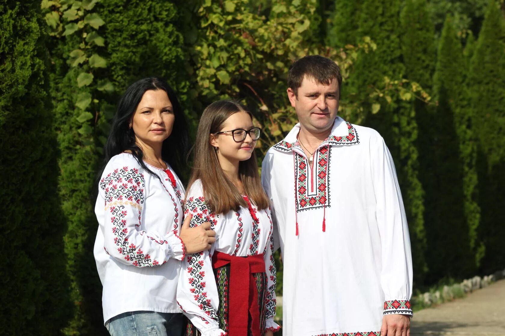 Жители молдовы. Молдавия народ внешность. Молдаване. Молдавский фольклор. Молдавские люди.