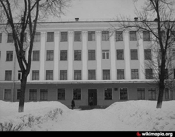 Школа 4 великий новгород. Школа 2 Великий Новгород. Школа 9 Великий Новгород. Гимназия 2 Великий Новгород. 13 Школа Великий Новгород.