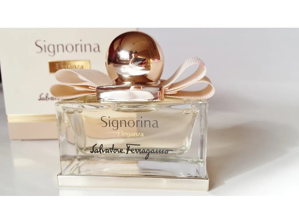 Salvatore ferragamo signorina eleganza. Ferragamo Signorina EDP 50ml. Синьорина Элеганза Сальваторе Феррагамо. Salvatore Ferragamo Signorina желтые. Ferragamo Signorina 50 ml синие.