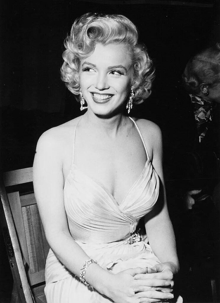 мэрилин монро анфас. мэрилин монро 50-е. год рождения монро. мэрилин монро. мерлин монро чб.