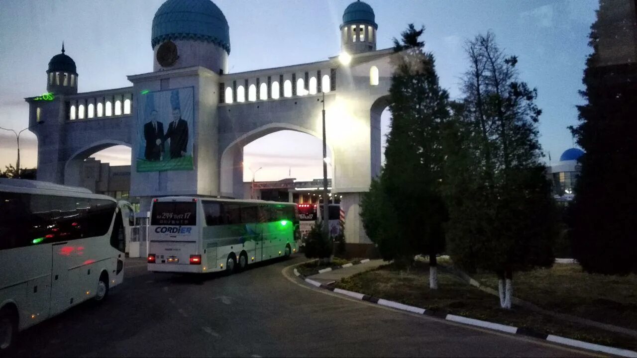 Ташкент иссык. Ташкент иссык куль. автовокзал нукус. автовокзал ташкент. автобус ташкент иссык куль.