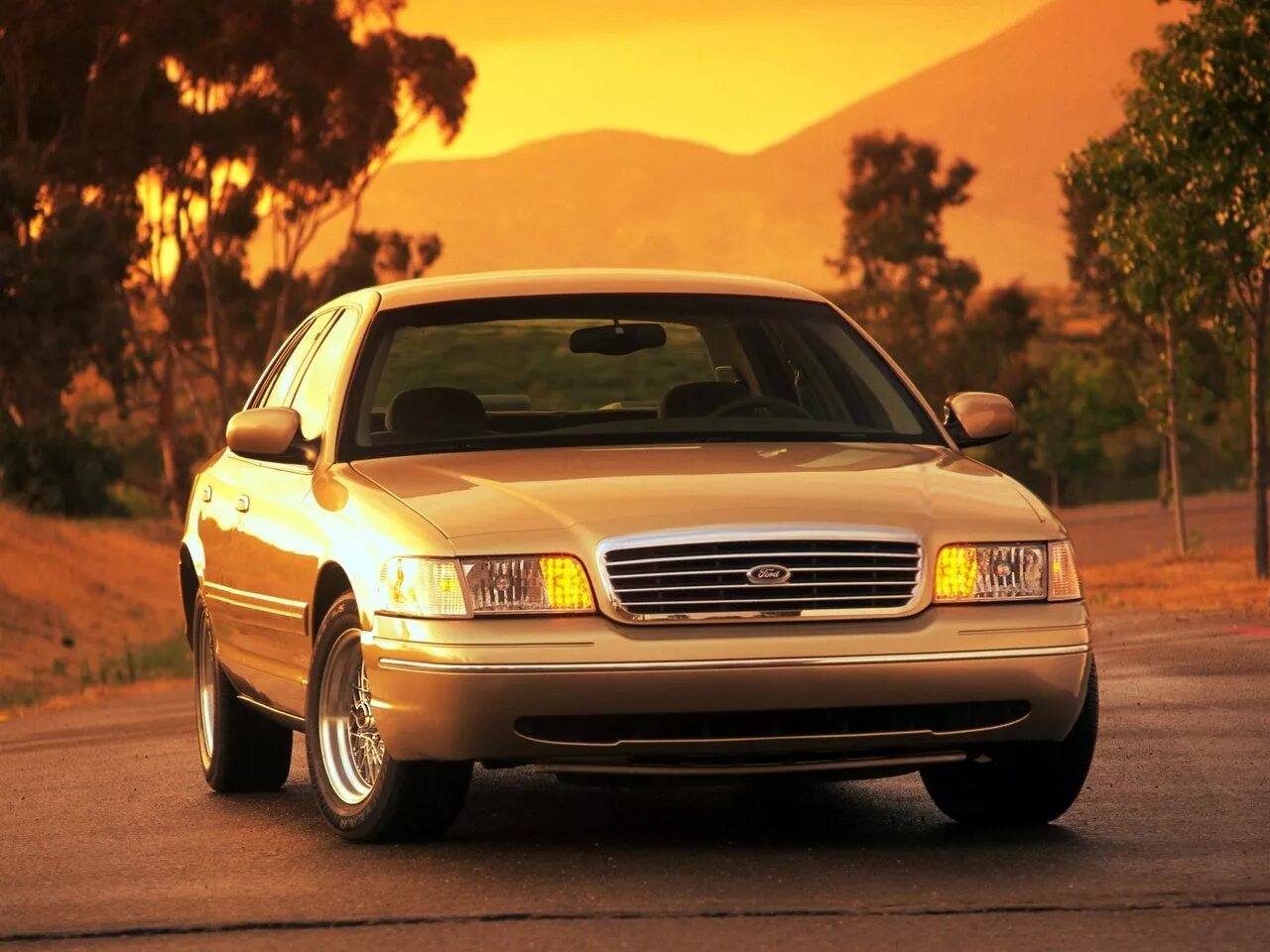 Краун виктори. Форд crown victoria 1998. форд краун виктория. ford crown victoria 1998. ford crown victoria 1998 2011.
