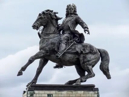 Исторические памятники скульптуры