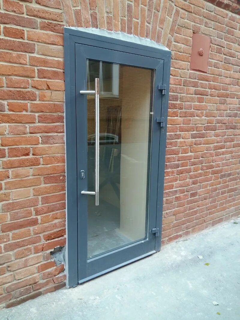 Алюминиевая одностворчатая дверь КП 45. Дверь алюминиевая СИАЛ КП 45. Дверь алюминиевая входная холодная 45мм. Алюминиевая дверь со стеклом входная теплая ТАТПРОФ. Купить дверь на улицу