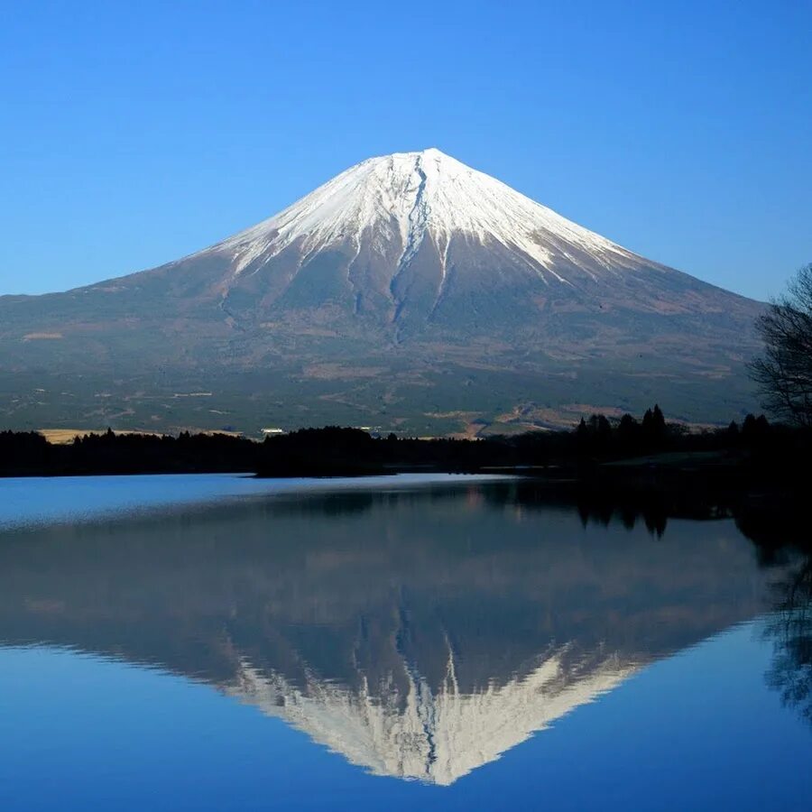 Гора Фудзияма в Японии. Фудзи Сан гора в Японии. Самая высокая гора Японии вулкан Фудзияма. Маунт Фуджи. 3 фудзияма