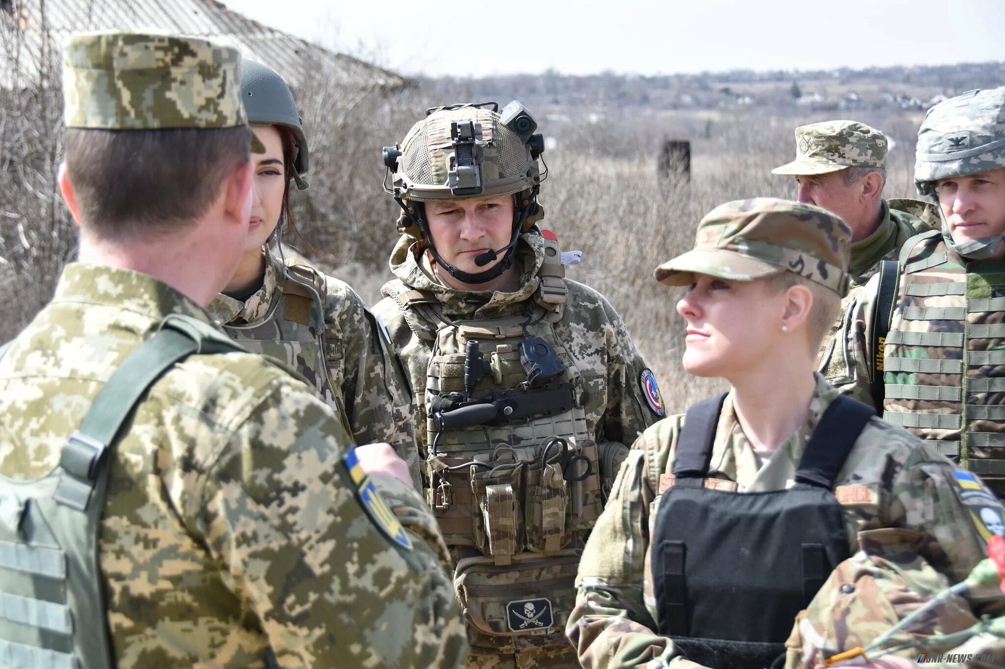 Новости украины русские солдаты. Бриттани Стюарт военный атташе США. Военный атташе Украины в США. Атташе США на Украине. Инструкторы НАТО на Украине.