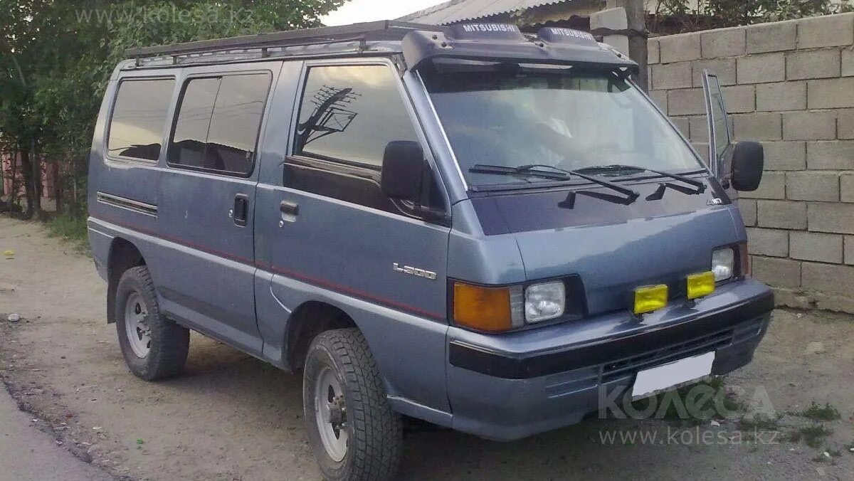 Авито калужская машины. Митсубиси л300. Митсубиси л300 1990. Mitsubishi l300 i. Mitsubishi l300 2.4 МТ.