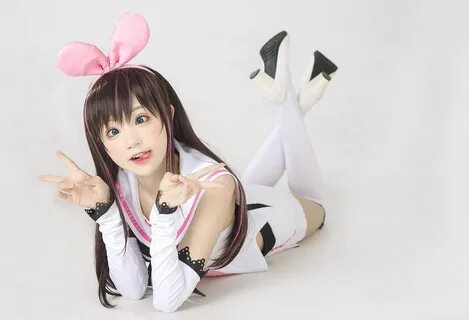 Сейчас то БеллеДельфину подавай, то SeeU, ну или вообще AIChan. 