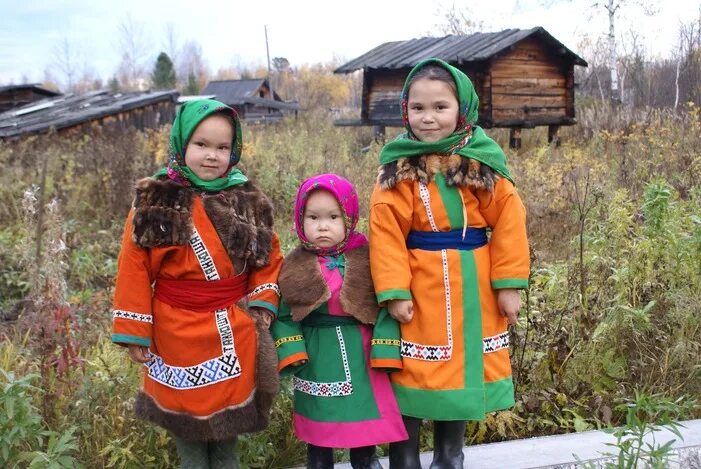 Башкирочка с детьми фото. Кукла башкирочка. Школьный конкурс народы России для детей 10-12 манси. Маскировка детский конкурс переодетые дети. Мама и дети в национальных костюмах фотоконкурс