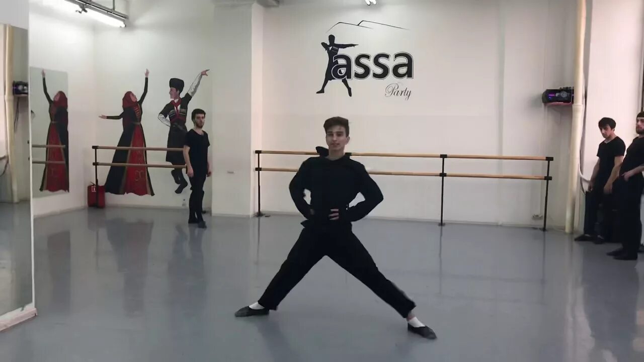 Аскер энеев. Аскер ассапати. школа лезгинки аскера энеева. школа лезгинки асса. асса ансамбль кавказских танцев.