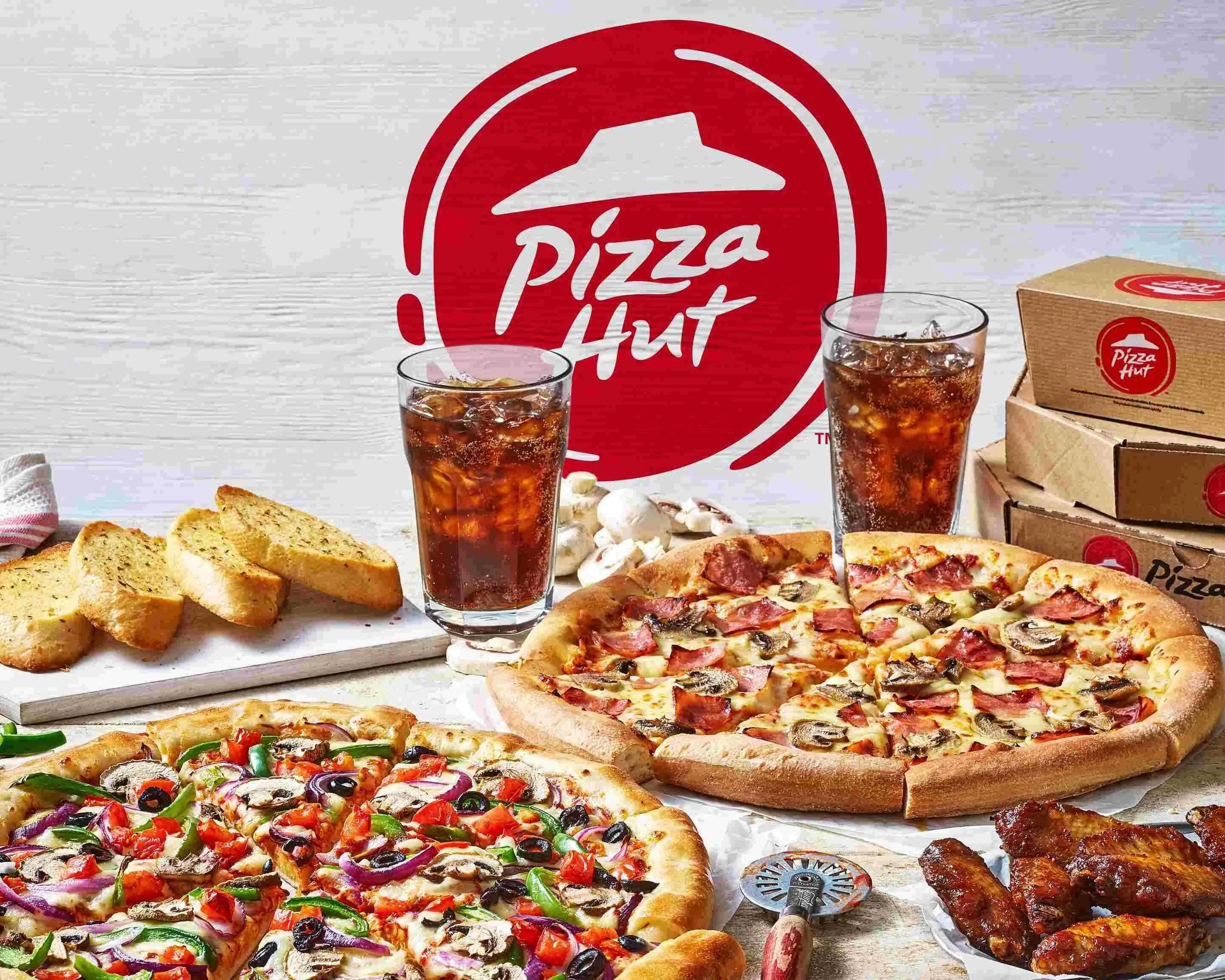 Хата пицца строитель. Пицца хат. Pizza Hut Москва. Пицца хат фото. Первый pizza Hut в Москве.