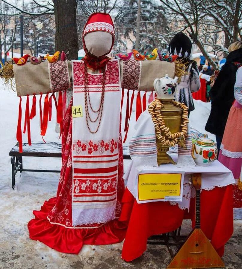 Чучело на Масленицу. Украшения на Масленицу. Современная масленичная кукла. Аксессуары для Масленицы.