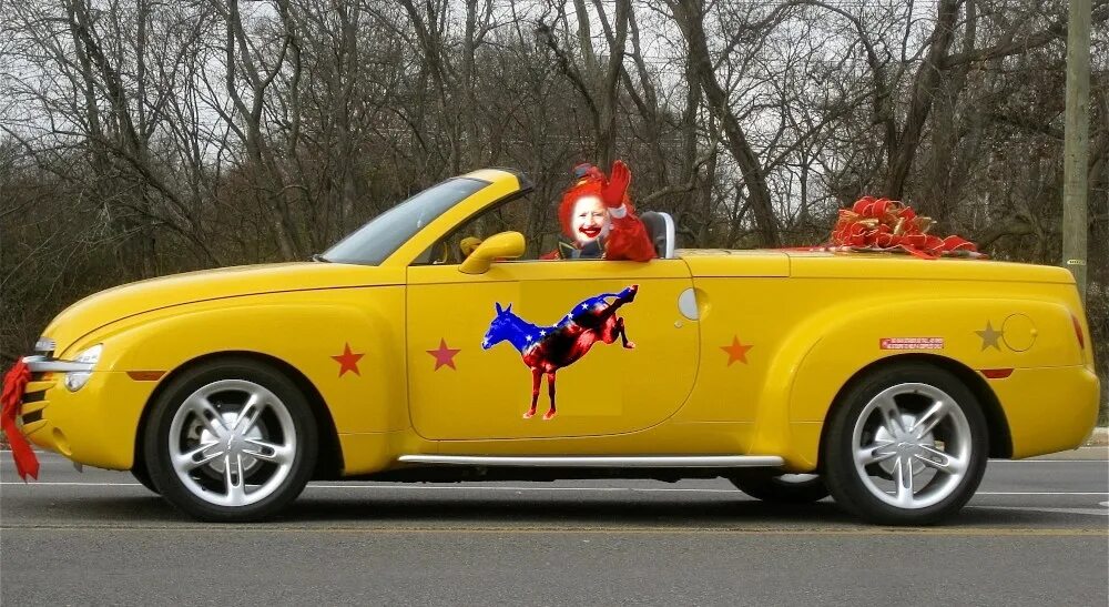 Клоунская машина. Автомобиль клоуна. Клоунская машина. Клоунская машинка. Машинка клоунов маленькая.