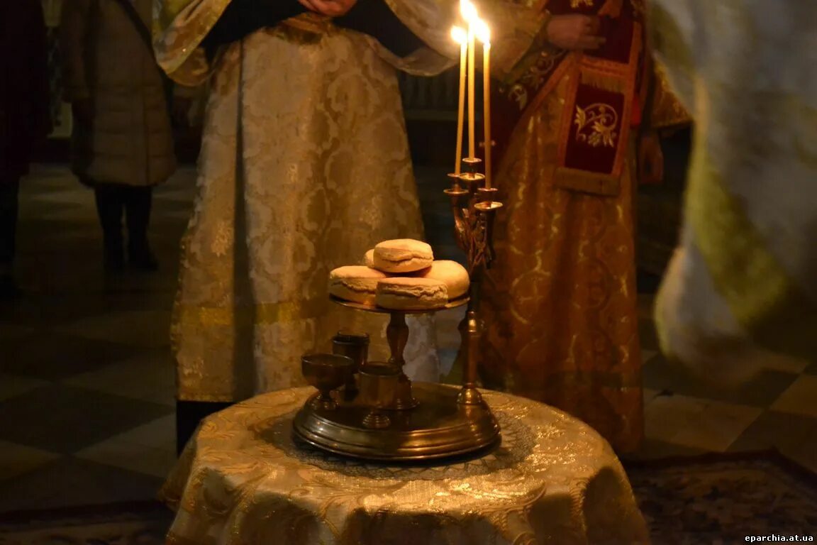 освящение хлебов с вином на всенощной. пасха 1945 богоявленский кафедральный собор. всенощное бдение картина. хлеба на всенощное бдение. хлеба на всенощное бдение.