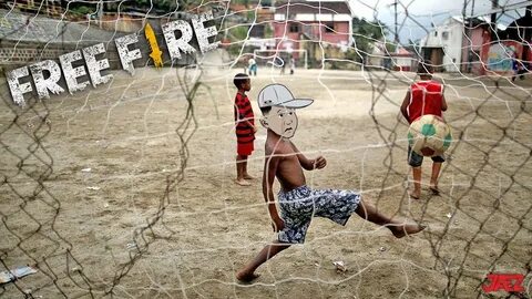 Беспризорники играют в футбол