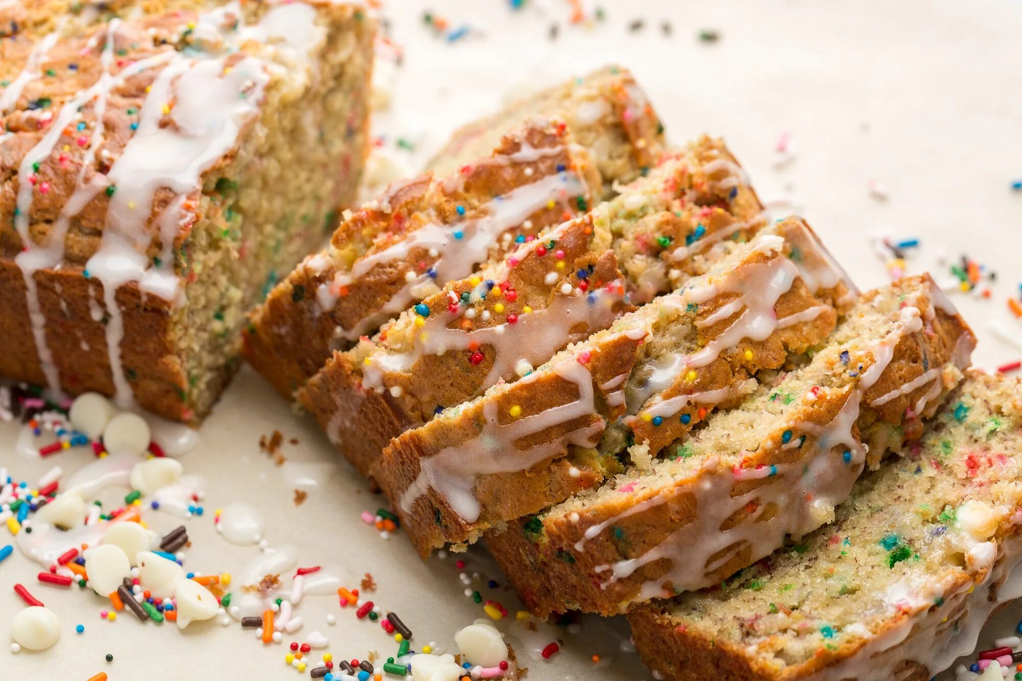 Fairy bread. Zopf и perucke. Пирожное exquisa snack. Хлеб со свечкой на день рождения. Birthday treats.