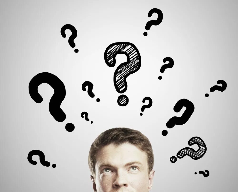 Человек с вопросом. Мужчина в раздумьях. Начинающий программист. Человек думает. Человек думает.