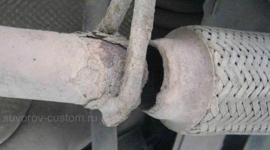 Чем заделать прогоревший глушитель. Шевроле трейлблейзер гофра глушителя. прогорел глушитель газель. стыковка труб глушителя. холодная сварка для глушителя.