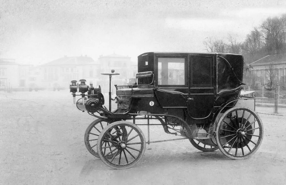 Марка 1 автомобиля в мире. Даймлер автомобиль 1895. Бенц и Даймлер первый в мире автомобиль. Мерседес Бенц первый автомобиль 1886. Первый Мерседес Бенц 1896.