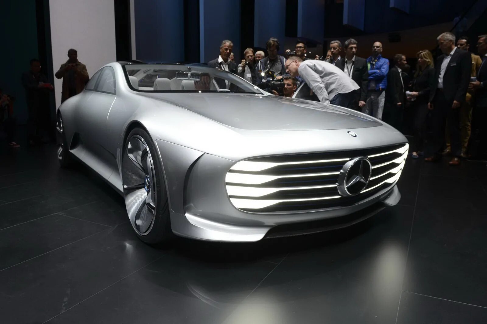 Машины нового поколения. Mercedes-Benz Concept IAA. Новый Мерседес IAA Concept'15. Мерседес концепт 2022. Мерседес Бенц последняя модель.